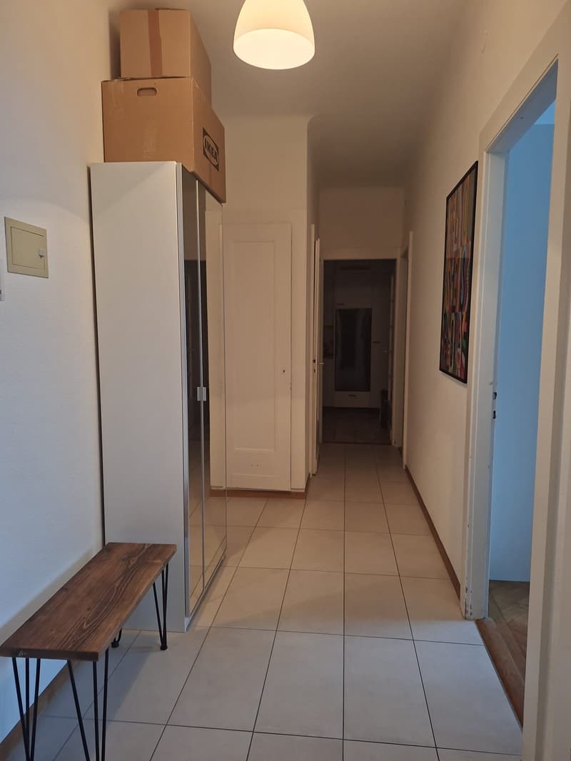 Hall d'entrée avec armoires