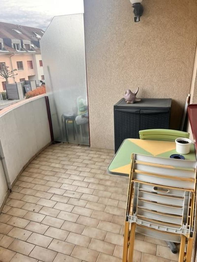 Appartement traversant avec balcons en viager à Gland (3)