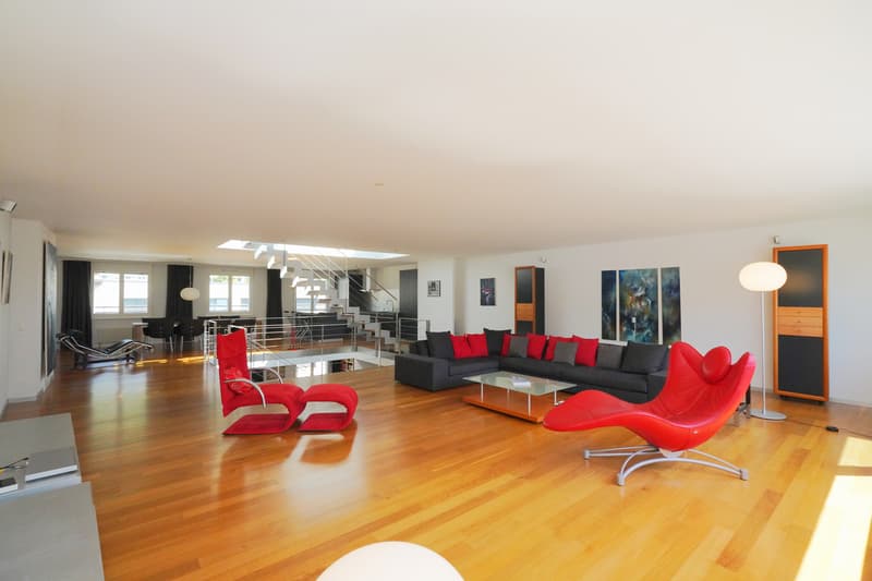 Spacieux salon au 4ème étage
