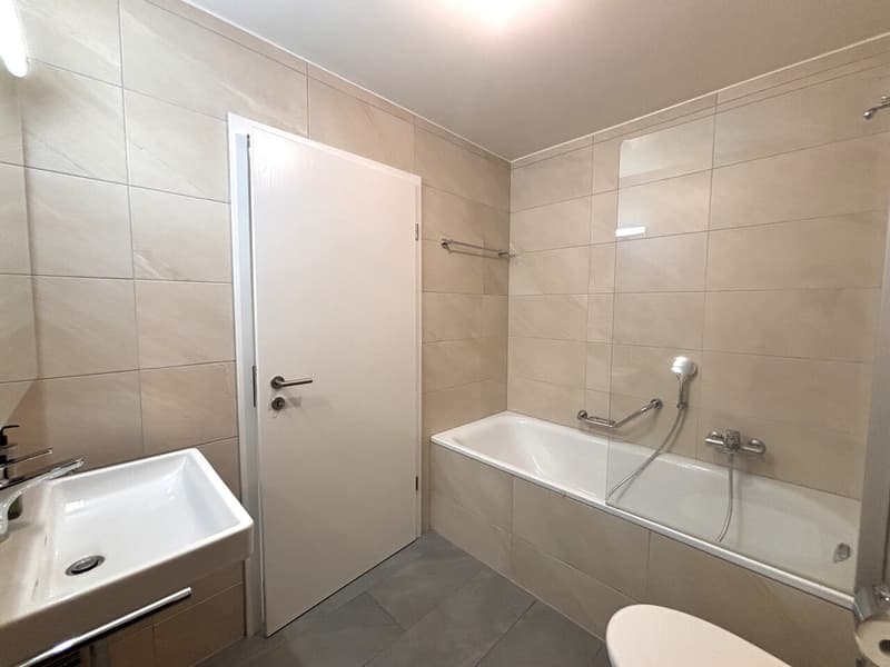 Salle de bain avec raccordement pour colonne de lavage