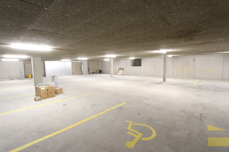Posto auto sotterraneo in affitto a Sierre (2)