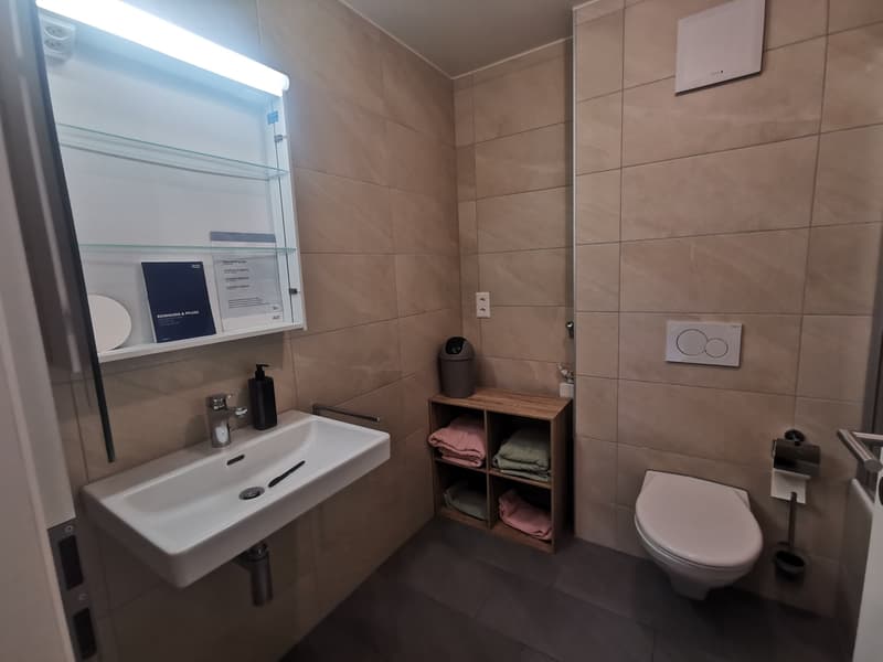 Salle de bain avec raccordement colonne de lavage