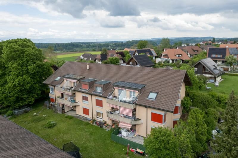 Appartement de 3.5 pces au rez-de-chaussée avec terrasse et pelouse / 3.5-Zimmer-Wohnung im Erdgeschoss mit Terrasse und Rasen Bösingen (8)