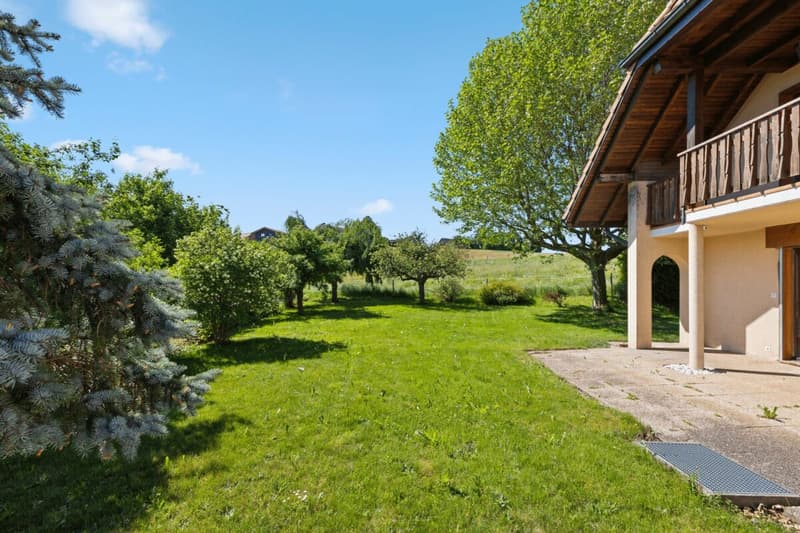 Villa mit 2 Apartments auf einem 1'144 m² großen Grundstück in Massonnens (4)