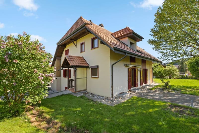 Villa mit 2 Apartments auf einem 1'144 m² großen Grundstück in Massonnens (3)