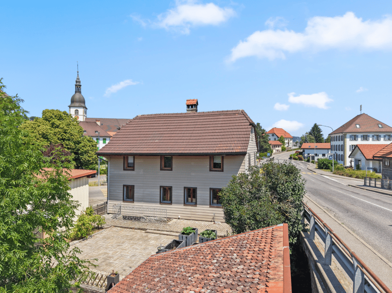 Maison villageoise à rénover avec jardin et dépendances , à Riaz (4)