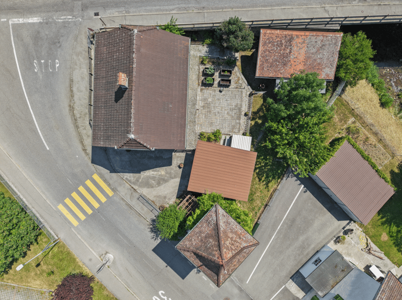 Maison villageoise à rénover avec jardin et dépendances , à Riaz (8)