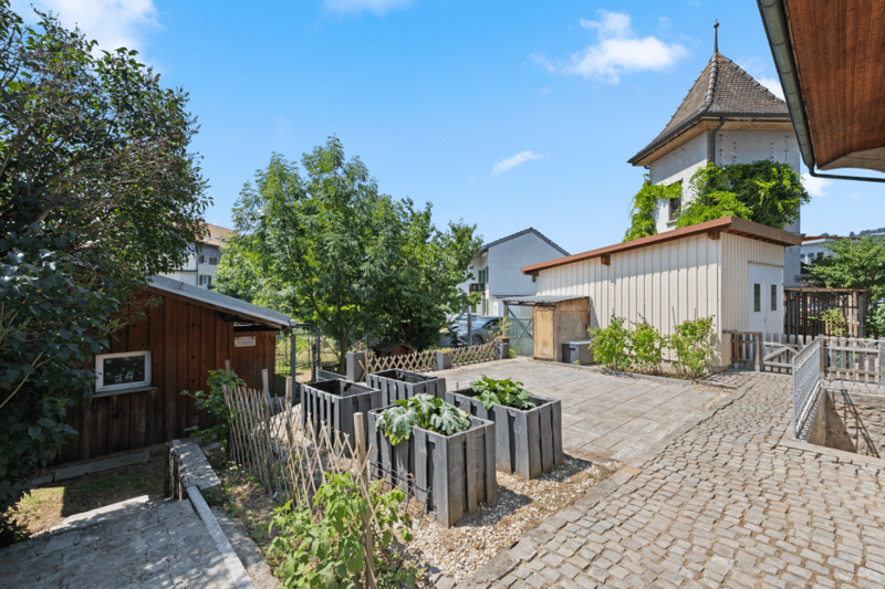 Maison villageoise à rénover avec jardin et dépendances , à Riaz (6)