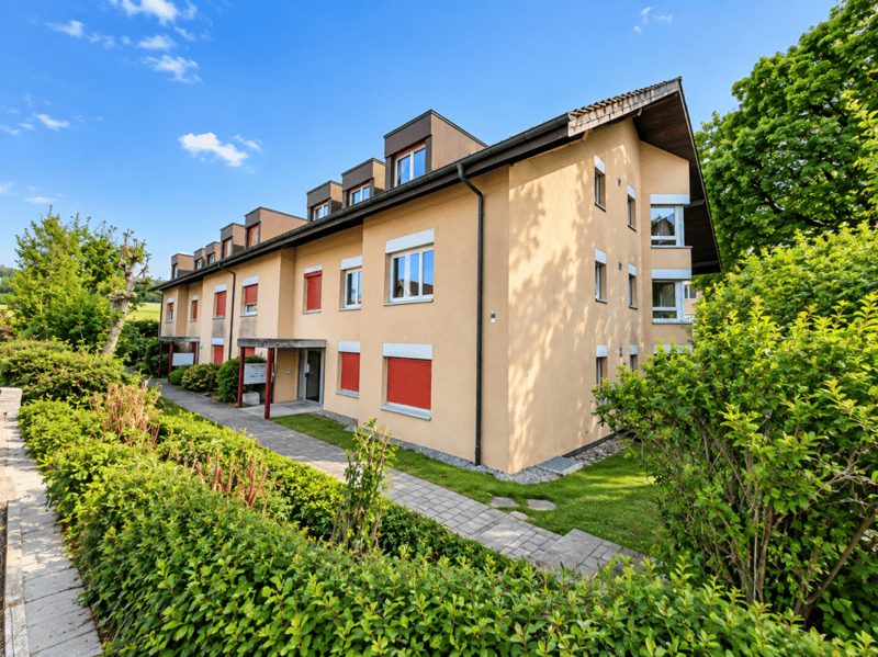 Appartement de 3.5 pces au rez-de-chaussée avec terrasse et pelouse / 3.5-Zimmer-Wohnung im Erdgeschoss mit Terrasse und Rasen Bösingen (2)