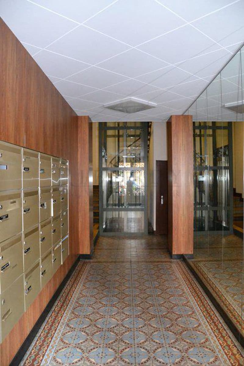 Appartamento di 2.0 locali arredato in un edificio d'epoca! (2)