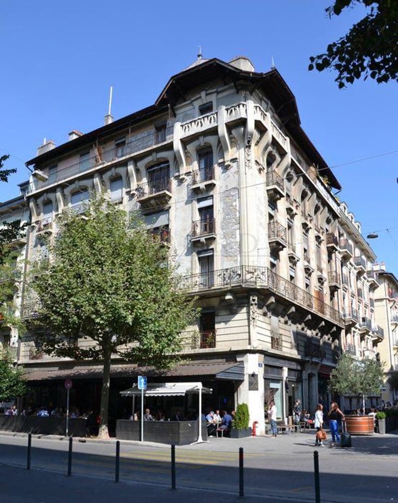 Appartamento di 2.0 locali arredato in un edificio d'epoca! (1)