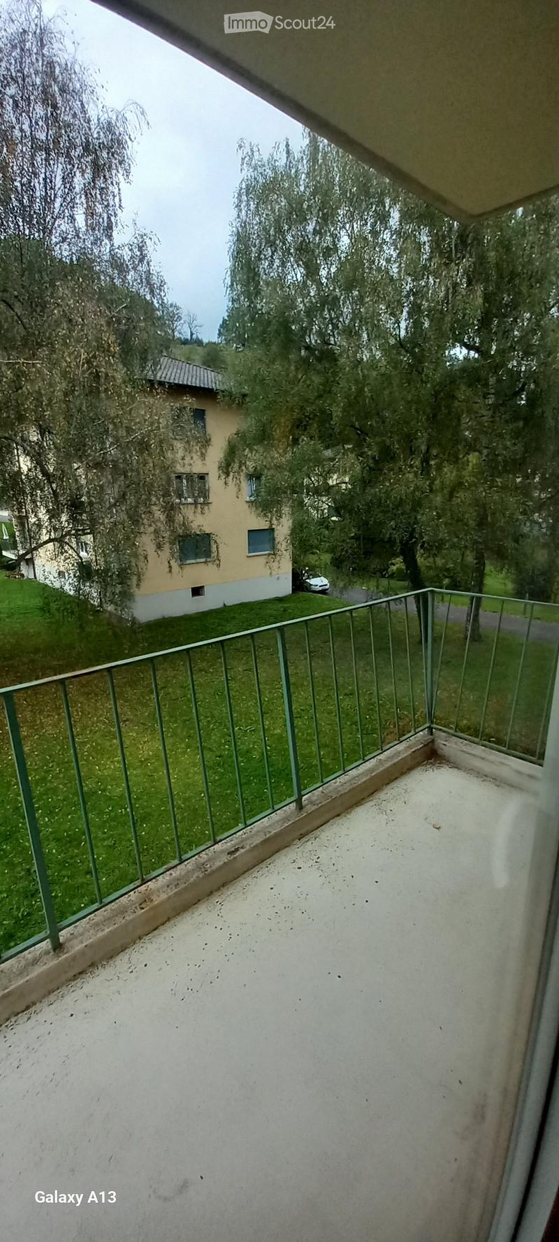 Ampio appartamento di 4.5 locali con balcone a Porrentruy (3)