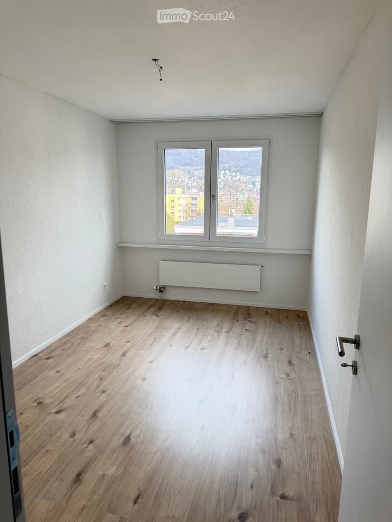 empty room, wooden floor, white walls, large window, view of the city