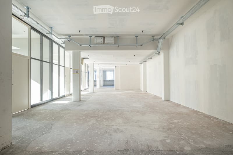 Empty room, no interior decoration, large windows, concrete floor, metal frame ceiling