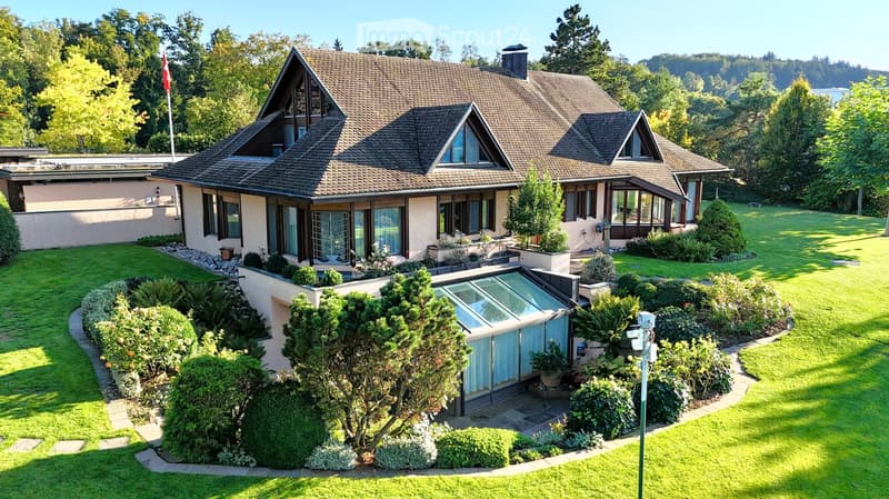 Detached house, brown roof, glass conservatory, large garden, swimming pool, view of mountains