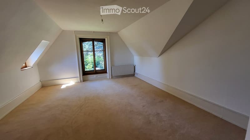 empty room, white walls, wooden floor, large window, radiator