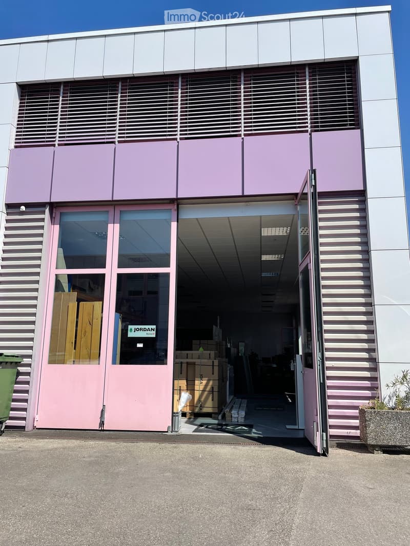 Surface commerciale à louer à Lonay – 140 m² avec garage et place de parking. (1)