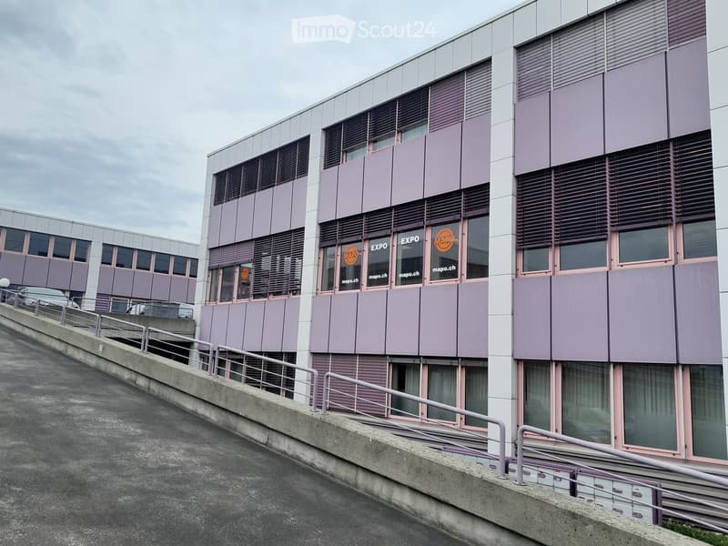 Surface commerciale à louer à Lonay – 140 m² avec garage et place de parking. (4)