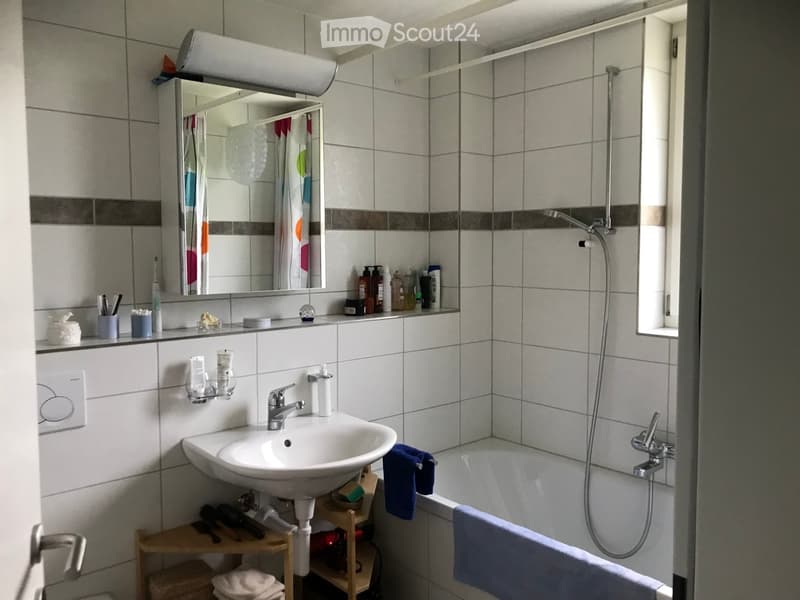 Charmante 3.5-Zimmer-Wohnung mit Balkon und Gartensitzplatz in traumhafter Umgebungin Gempen (10)
