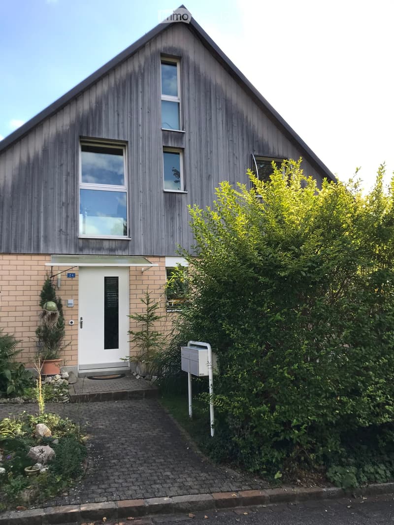 Charmante 3.5-Zimmer-Wohnung mit Balkon und Gartensitzplatz in traumhafter Umgebungin Gempen (4)