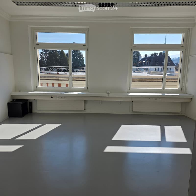 Attractive and flexible office spaces in a well-maintained business building in a central location (3)