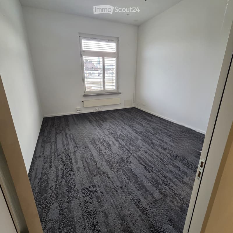 Attractive and flexible office spaces in a well-maintained business building in a central location (5)