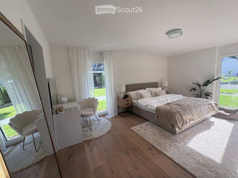 Hauptschlafzimmer mit Einbauschrank