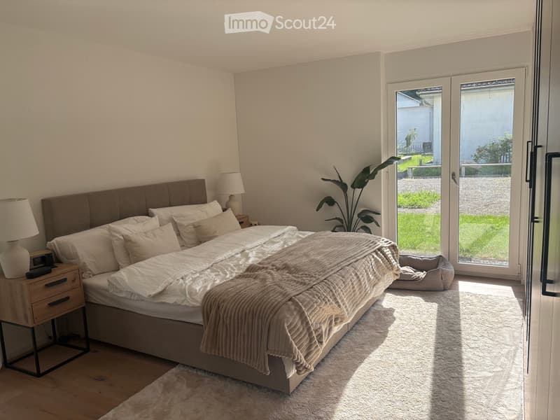 Hauptschlafzimmer mit Einbauschrank