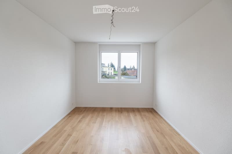 empty room, white walls, wooden floor, window