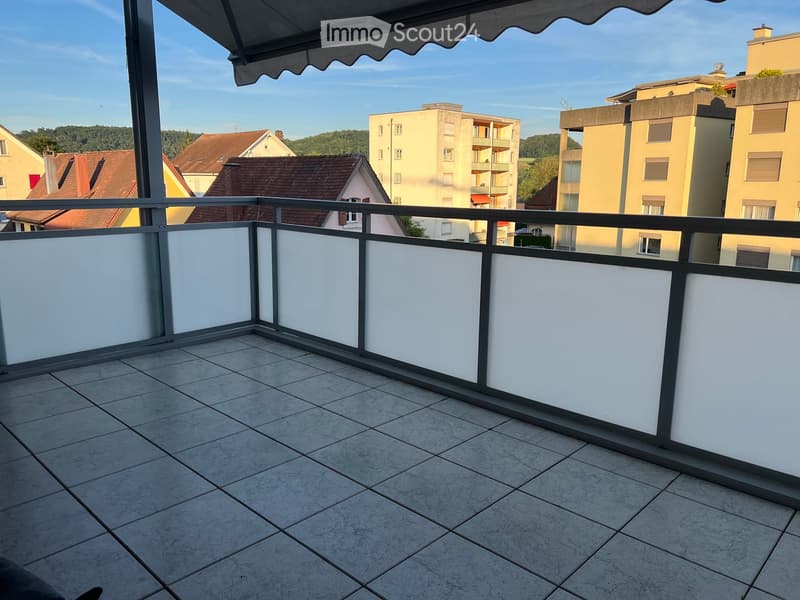 Appartamento di 4 locali a Neuhausen am Rheinfall (2)