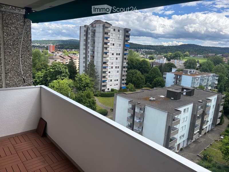 Appartamento luminoso di 1,5 locali al 10° piano con balcone e bella vista a Dietikon (1)