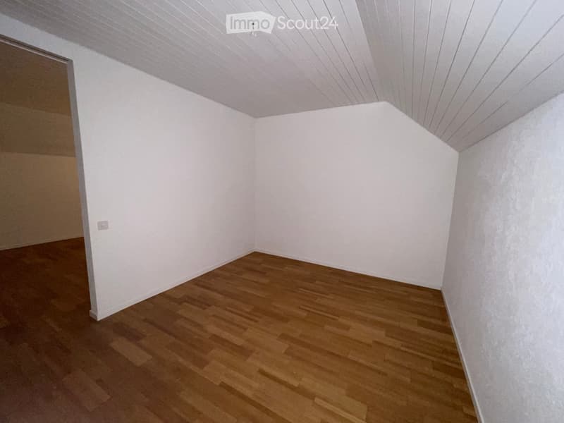 empty room, wooden floor, white walls, white ceiling, power outlet