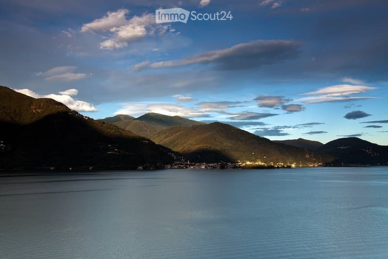 Lakefront property with mountains in the background