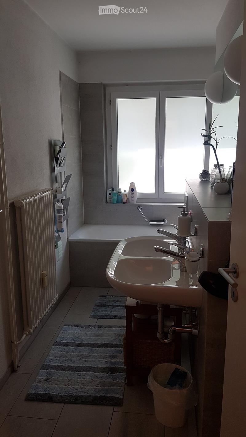 {"type": "Bathroom", "objects": ["sink", "faucet", "bathtub", "radiator", "mirror", "toilet", "shower", "cupboard", "bottle", "plant", "faucet", "faucet", "faucet", "faucet", "faucet", "faucet", "faucet", "faucet", "faucet", "faucet", "faucet", "faucet",