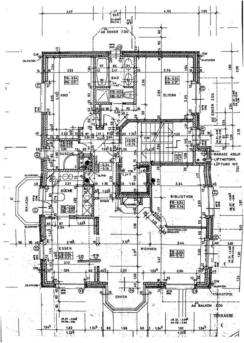 Floor plan of a multi-room residential space including a kitchen, dining area, living room, bedrooms, bathroom, balcony, and garage.