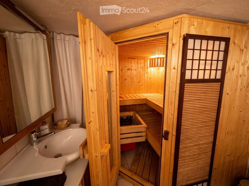 Search for roommate for large central 4 ½ room apartment (3)