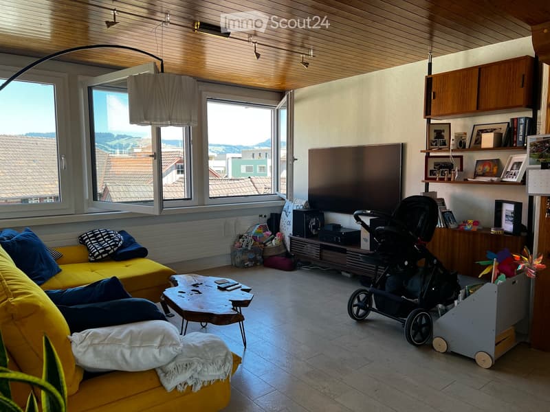 Spacious 5.5-Room Apartment with Beautiful Views in Unterägeri (2)