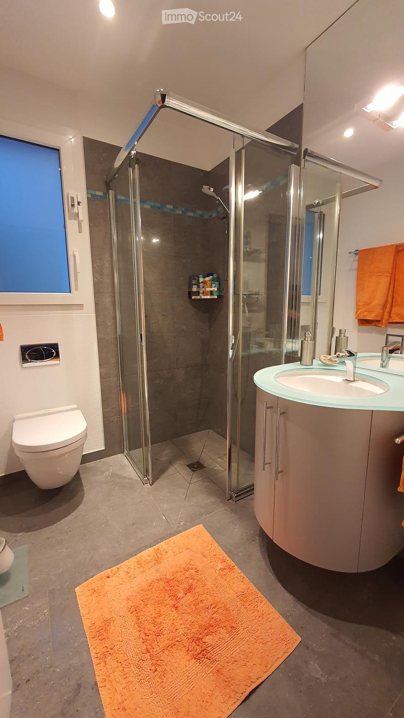 Badezimmer 2 (mit Dusche)