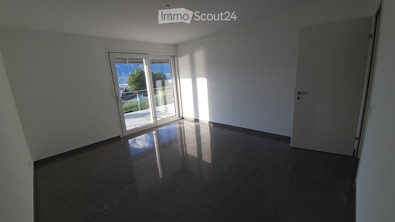 Terrassenwohnung mit Pool in einer 6-Partei Eigentumswohnanlage mit 180° See und Bergsicht in Gerra (8)