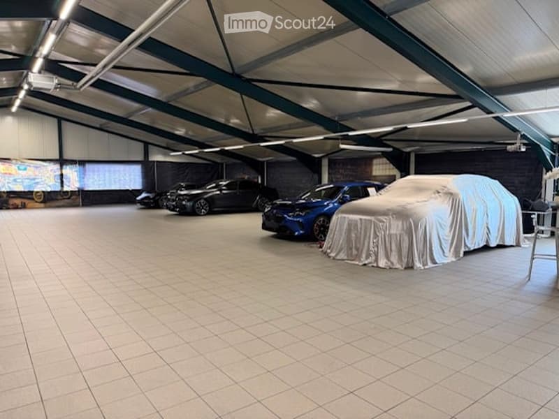 {"visible_features": ["Garage"], "type": "Garage", "objects": [], "description": "Spacious garage with tiled floor, high ceiling, and several cars parked inside, including a covered vehicle.", "localized_descriptions": {"EN": "Spacious garage with tiled f