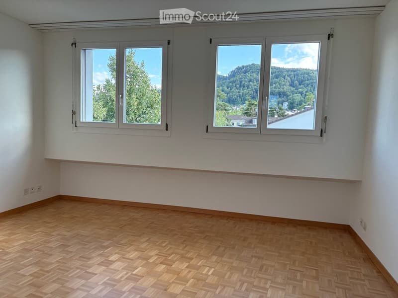 Helle, charmante 2.5-Zimmer-Dachwohnung in Zürich Albisrieden (4)