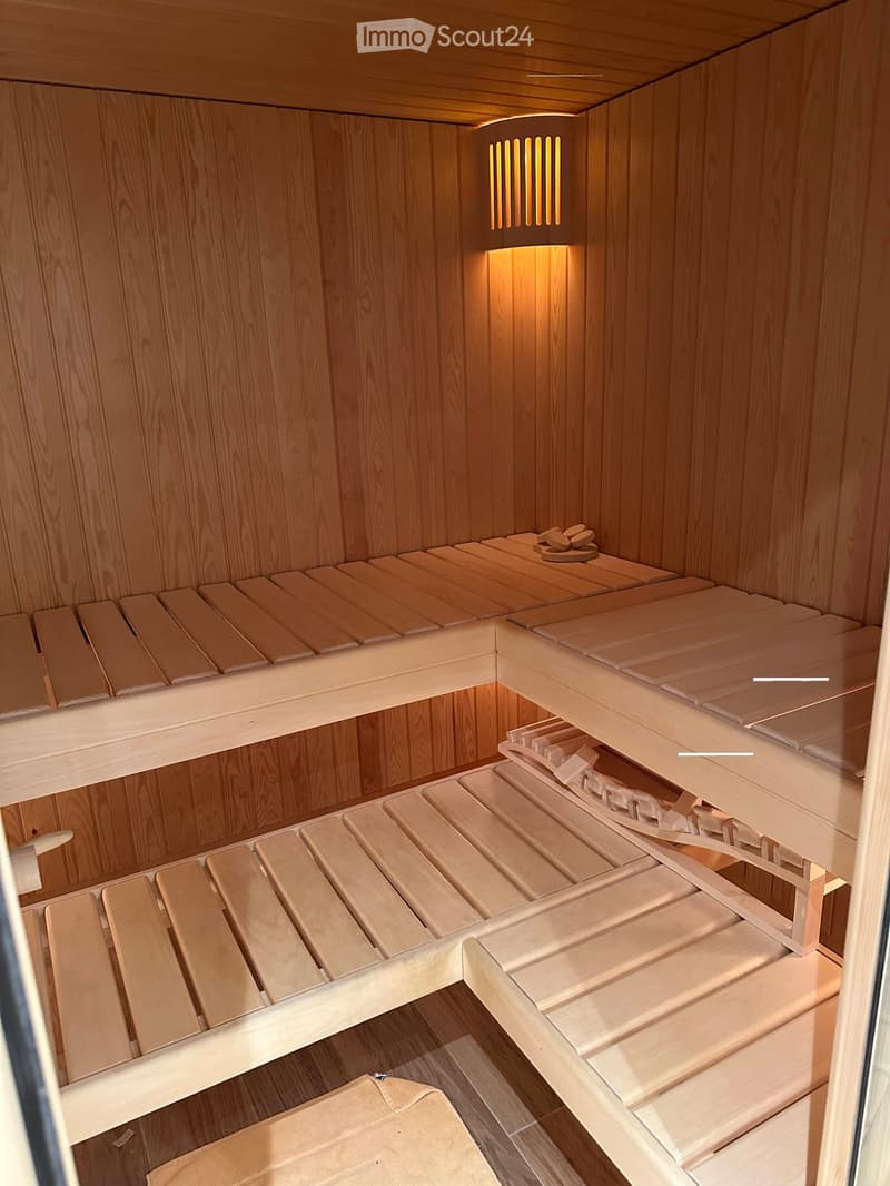 Moderne 2.5-Zimmer-Wohnung mit Balkon und Sauna an ruhiger Lage in Zürich 8044 (11)