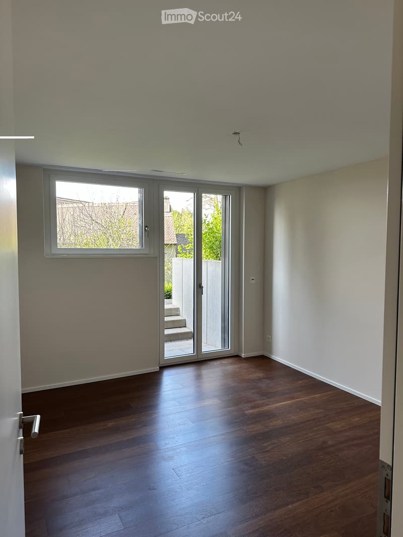 Moderne 2.5-Zimmer-Wohnung mit Balkon und Sauna an ruhiger Lage in Zürich 8044 (4)