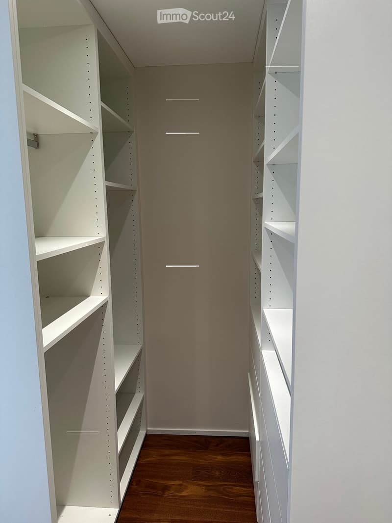 Moderne 2.5-Zimmer-Wohnung mit Balkon und Sauna an ruhiger Lage in Zürich 8044 (6)