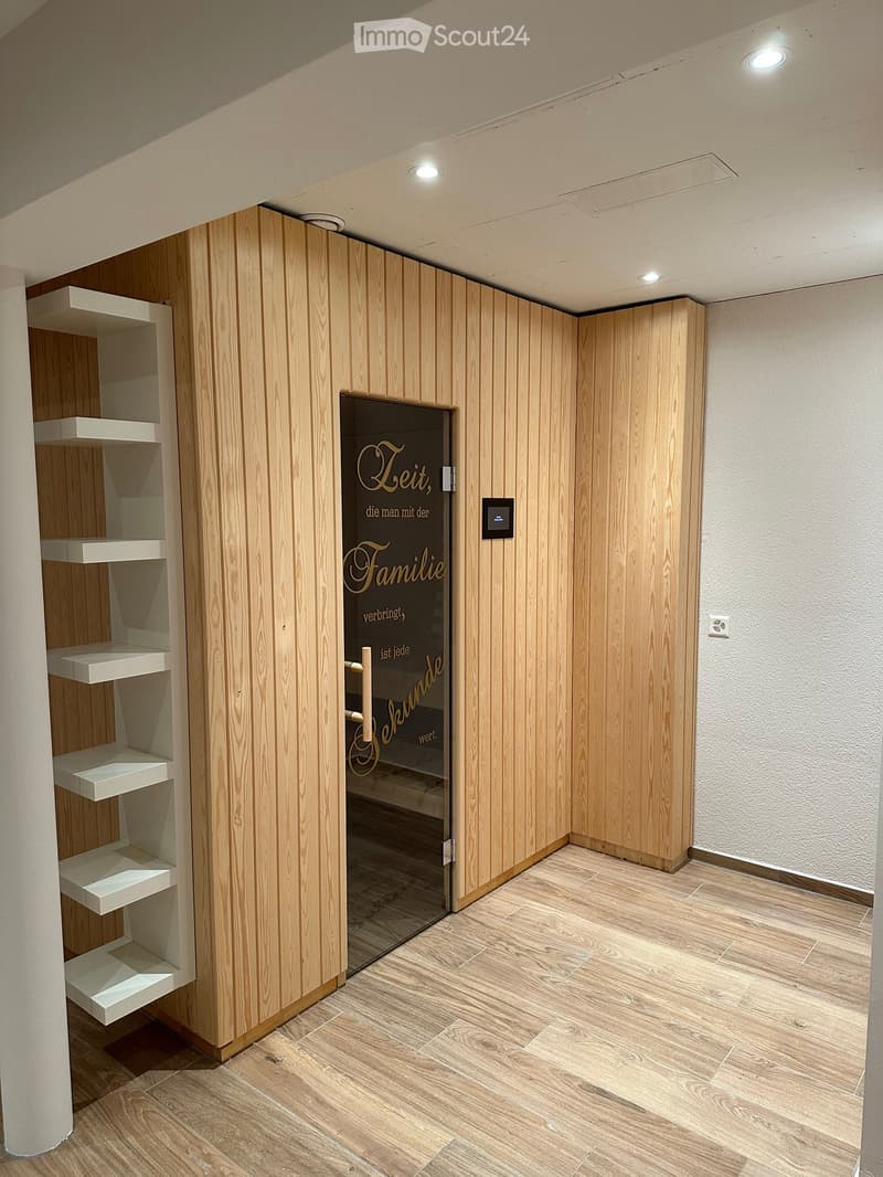 Moderne 2.5-Zimmer-Wohnung mit Balkon und Sauna an ruhiger Lage in Zürich 8044 (10)