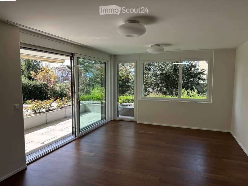 Moderne 2.5-Zimmer-Wohnung mit Balkon und Sauna an ruhiger Lage in Zürich 8044 (1)