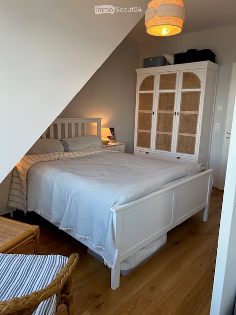 Freundliche, voll möblierte 2.5-Zimmer Wohnung mit Seesicht zur Untervermietung in Horgen Oberdorf (2)