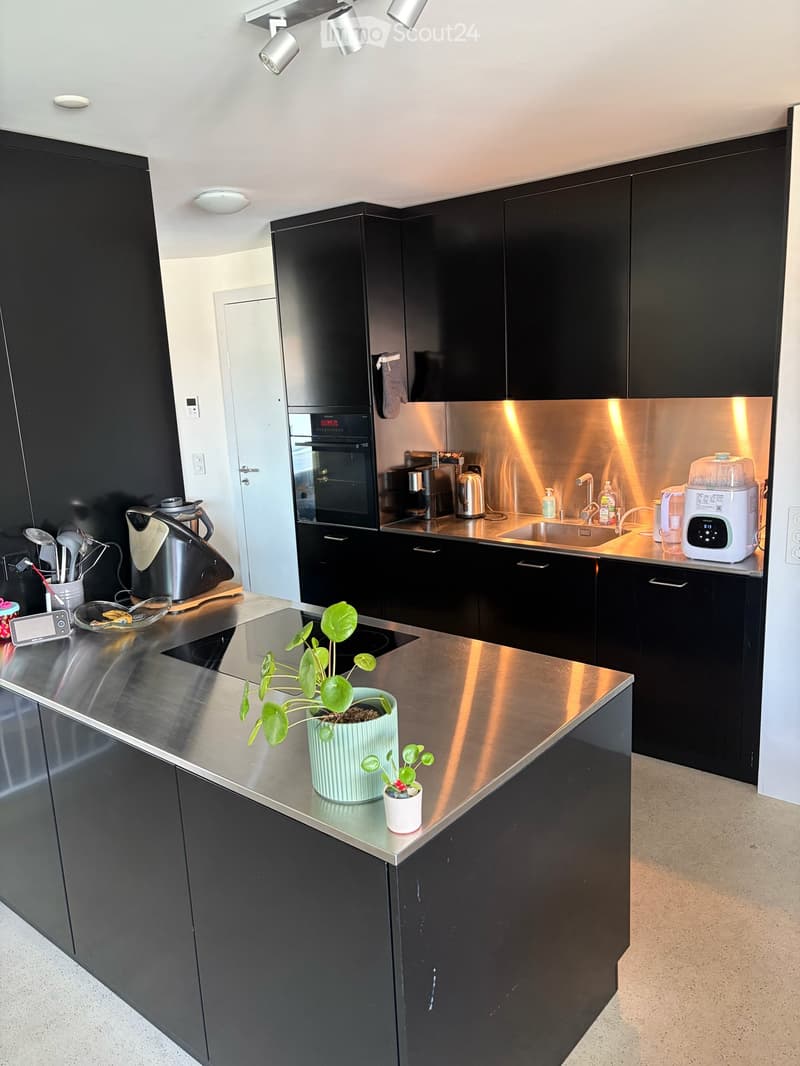 Helle, familienfreundliche 4.5-Zimmer-Wohnung mit Balkon und Tiefgarage (2)