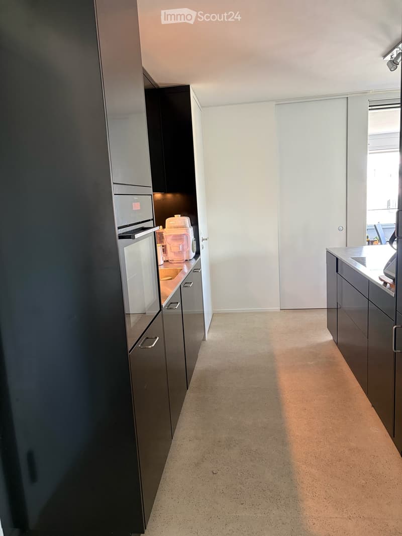Helle, familienfreundliche 4.5-Zimmer-Wohnung mit Balkon und Tiefgarage (3)