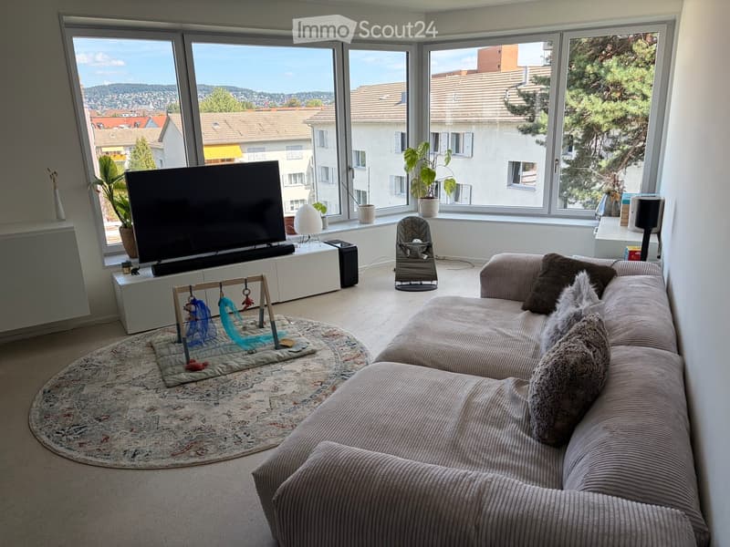 Helle, familienfreundliche 4.5-Zimmer-Wohnung mit Balkon und Tiefgarage (1)